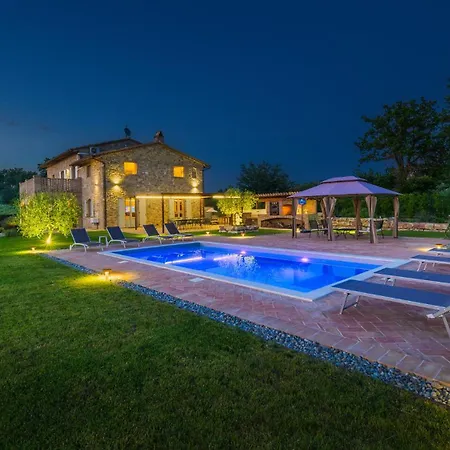 Flaminia 8&2 - Emma * Gualdo Cattaneo